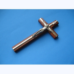 Krzyż drewniany ciemny brąz z paskiem 18 cm 